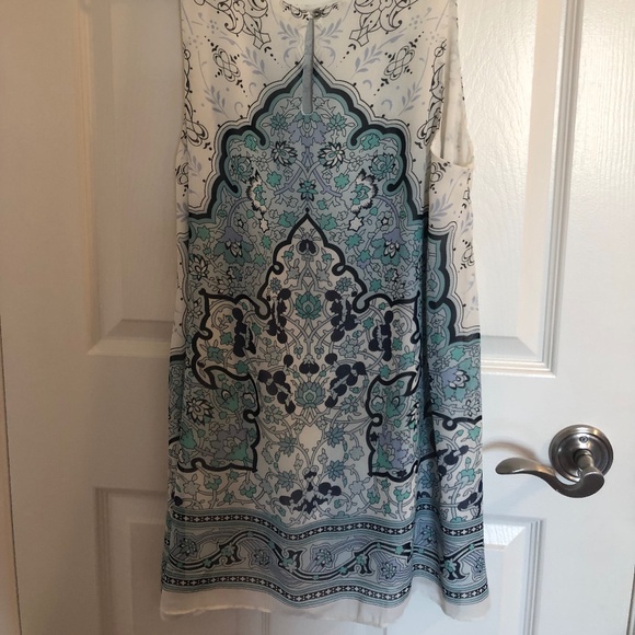 BEAUTIFUL SLEEVELESS PRINT TOP💙🤍💚 - Picture 5 of 5